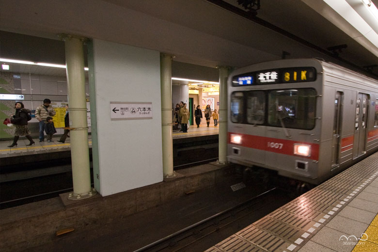 東京メトロ六本木駅
