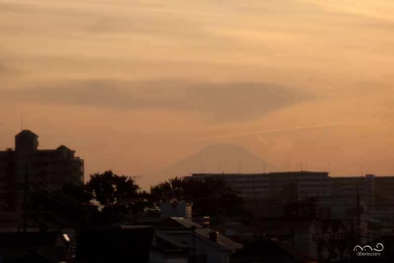 壁紙 東北新幹線の車窓から見る富士山の写真 埼玉県 前田デザイン事務所 前田写真事務所 日本の風景 写真集 観光写真 エディトリアル素材をお探しならこちら