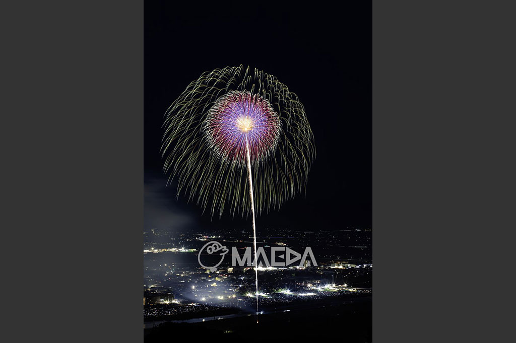 1昇銀竜五重芯菊先緑変化点滅-大曲の花火 第97回全国花火競技大会