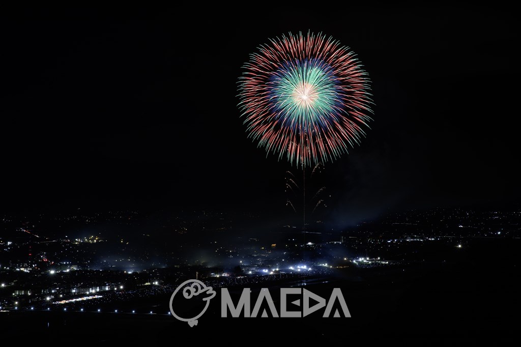 25昇曲導付四重芯菊花の誉-大曲の花火 第97回全国花火競技大会